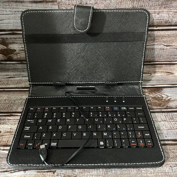 Tablet case and Keyboard. Can hold up to a 9” tablet. - Picture 1 of 8